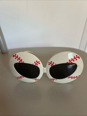 Novelty Baseball Stitch Round Oversized Sunglasses - White & Red